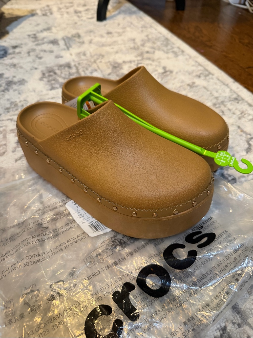 NWT Never Worn! CROCS Platform Clog Mule in Brown - Picture 2 of 5